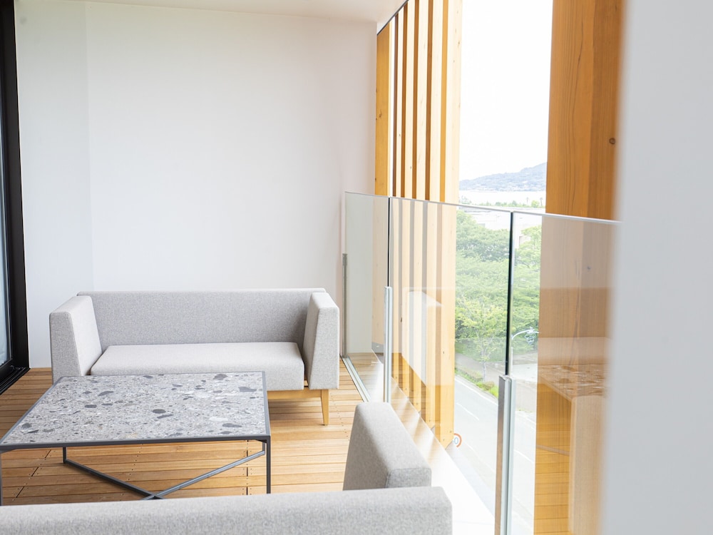 ラグジュアリー スイート 客室2 | ガーデンテラス福岡ホテル & リゾート