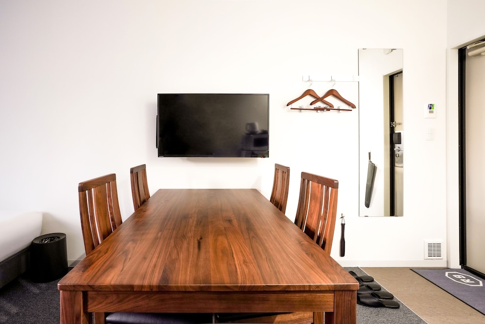 デラックス ツインルーム (23時以降のチェックインはできませんのでご注意ください) 客室1 | HOTEL R9 The Yard 矢板