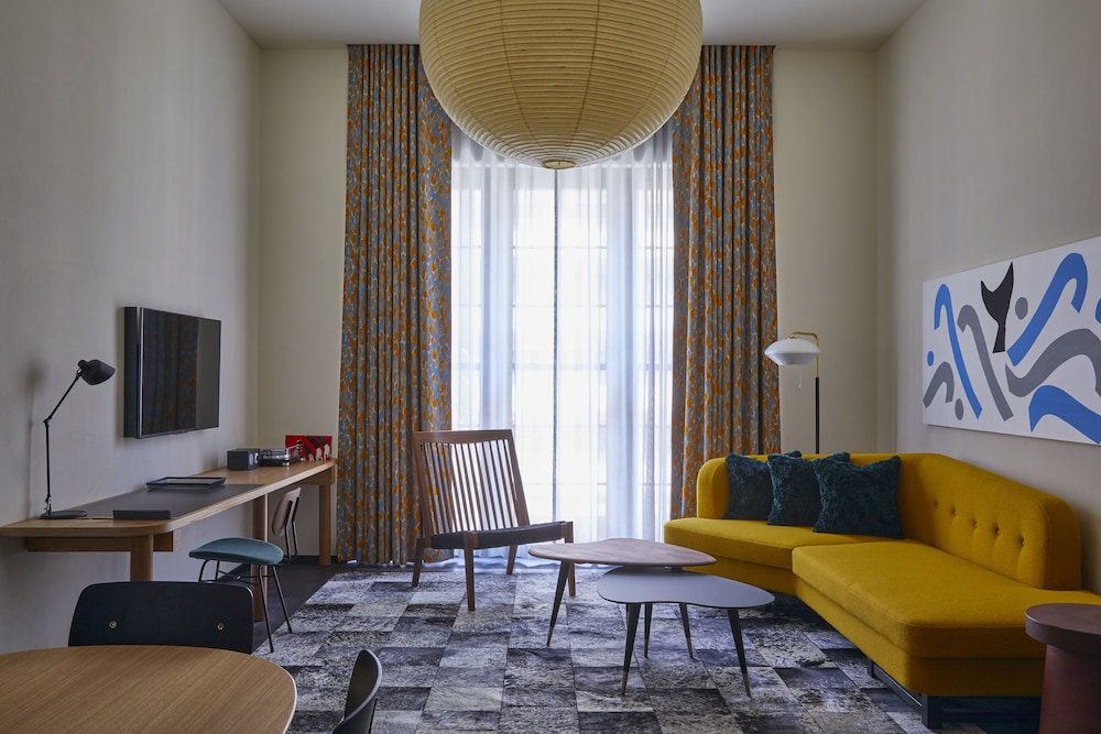 ロフトスイート 禁煙 (定員: 大人2名・添寝12歳以下2名) | エースホテル京都