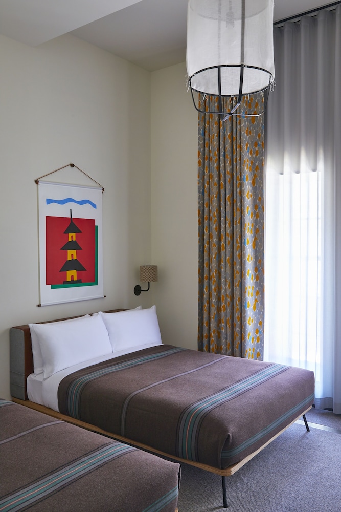 ロフトスイート 禁煙 (定員: 大人2名・添寝12歳以下2名) 客室2 | エースホテル京都