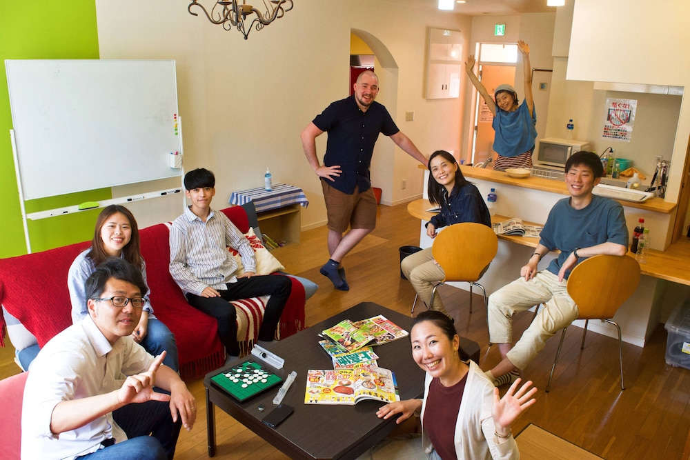 最大12人部屋 禁煙 リビング エリア0 | ルルル あたご館