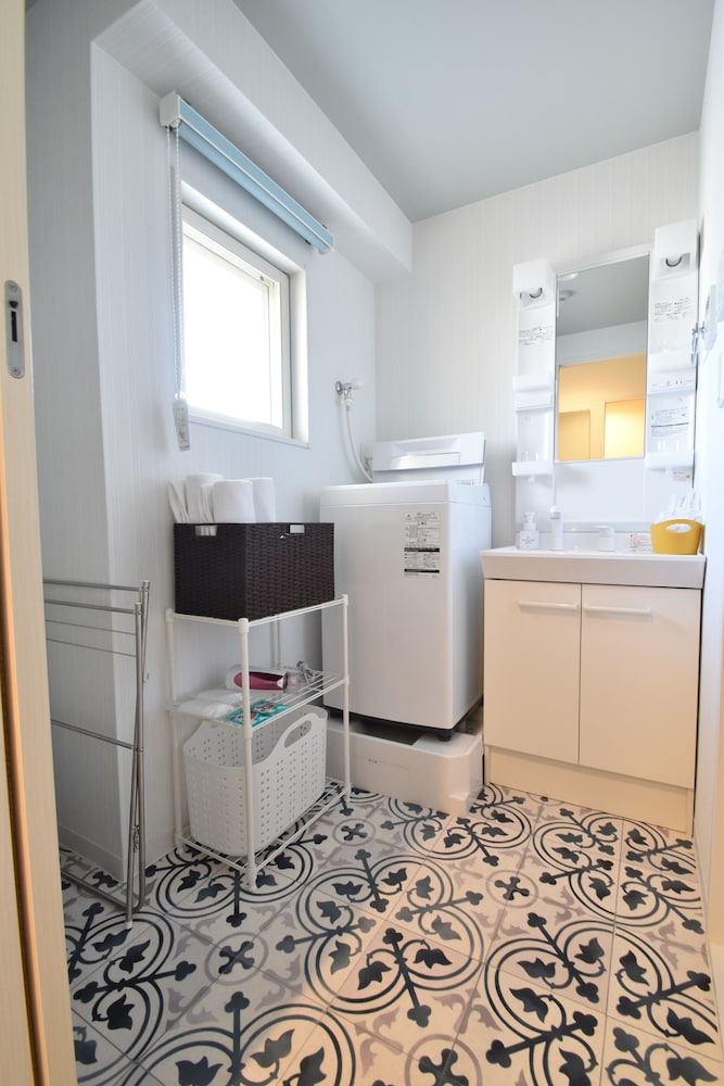 ツインルーム エキストラベッド付 バスルームの設備0 | パインヒルズホテル 宮古島