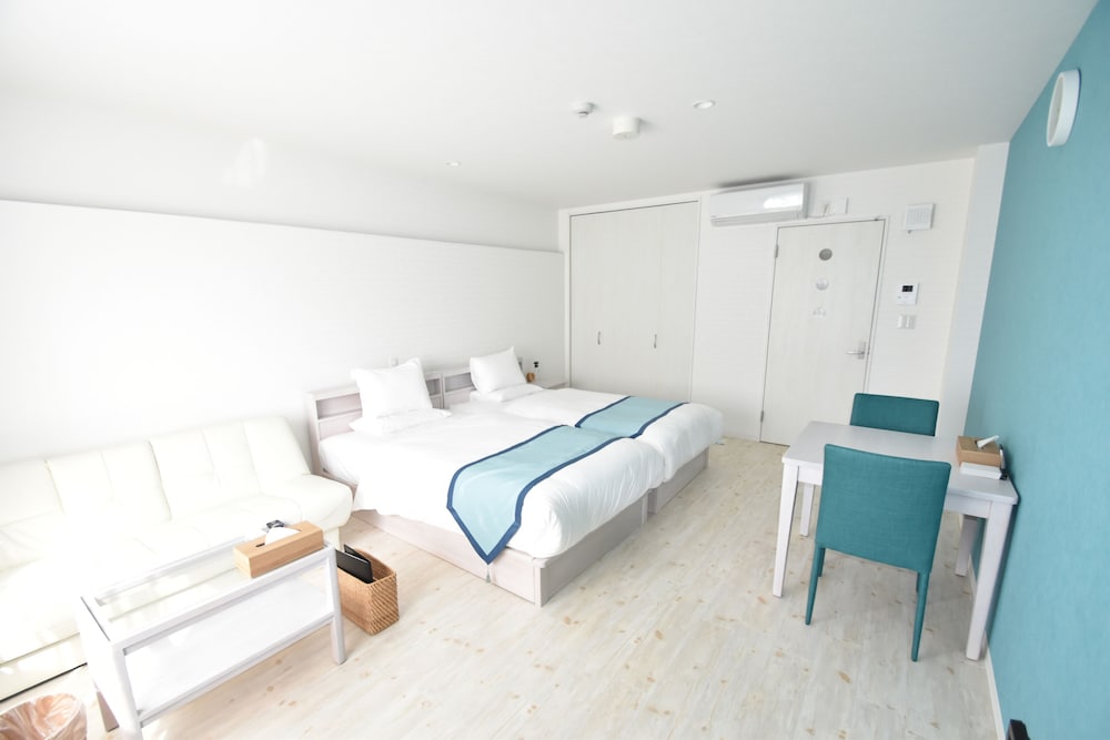 ツインルーム エキストラベッド付 客室2 | パインヒルズホテル 宮古島