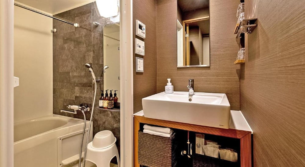 エコノミー ツインルーム バスルーム0 | Stay SAKURA Tokyo 浅草 江戸乃舞