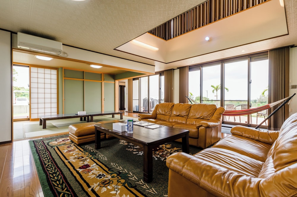 1棟貸し リビング エリア0 | コンフォートハウスイン 宮古島