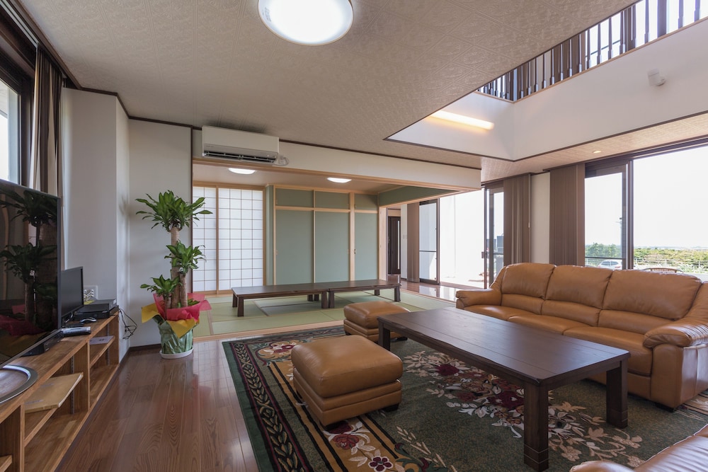 1棟貸し リビング エリア1 | コンフォートハウスイン 宮古島