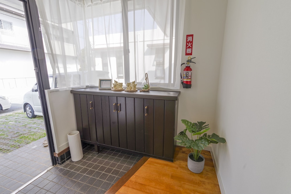 内部エントランス1 | Pine House in Araha
