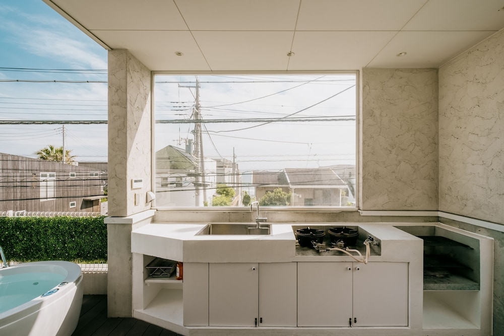 エクスクルーシブ ヴィラ プールビュー 専用キッチン1 | CASABLANCA POOL HOUSE – KAMAKURA