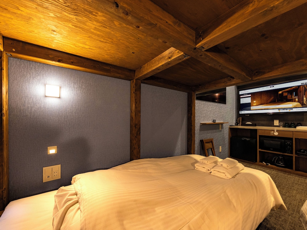 4人部屋ロフト付き 客室4 | WELLSTAY 難波