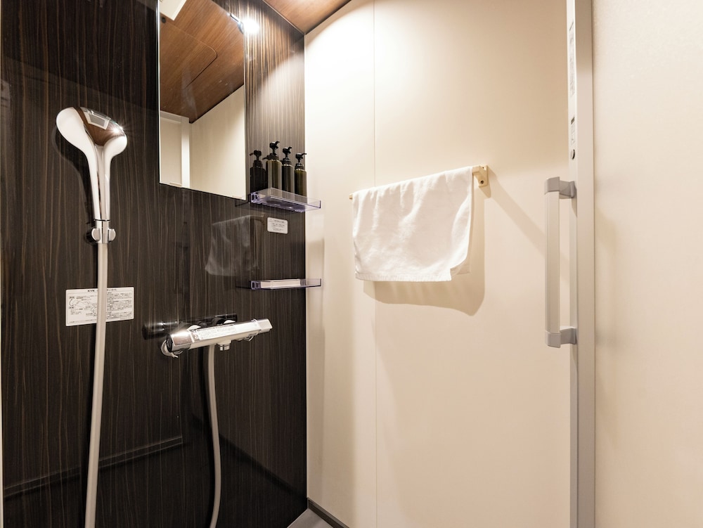 4人部屋ロフト付き バスルーム1 | WELLSTAY 難波