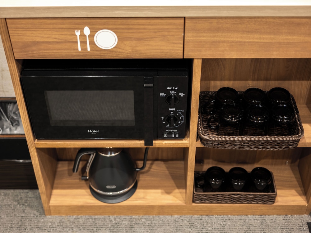 ファミリースイートルーム 専用キッチン2 | WELLSTAY 難波