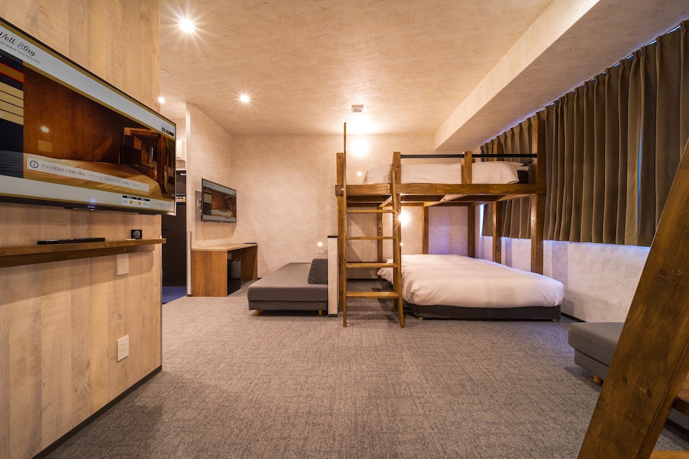 ファミリースイートルーム 客室1 | WELLSTAY 難波