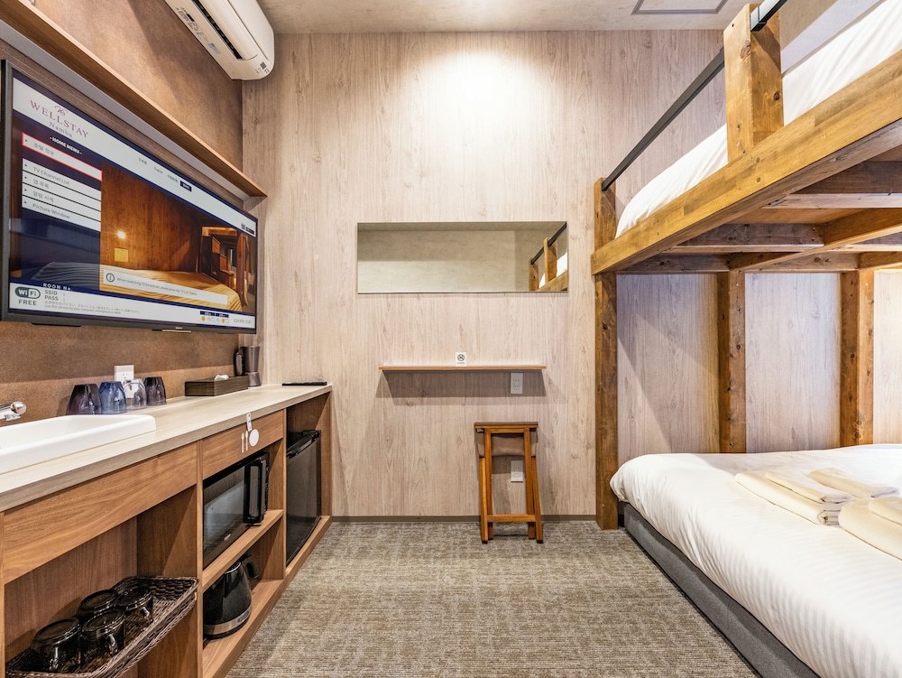 エコノミー 4 人部屋 客室6 | WELLSTAY 難波