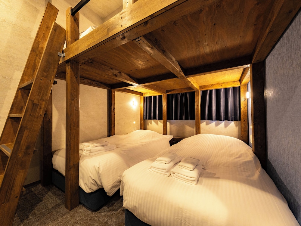 4人部屋ロフト付き 客室3 | WELLSTAY 難波