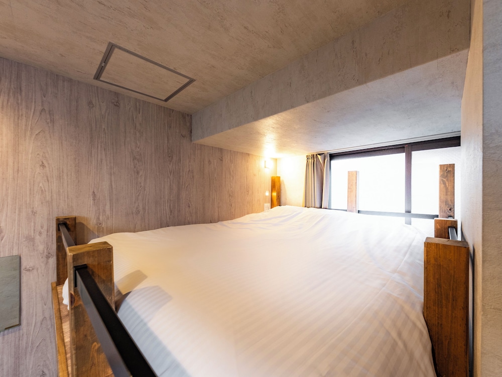 エコノミー 4 人部屋 客室4 | WELLSTAY 難波
