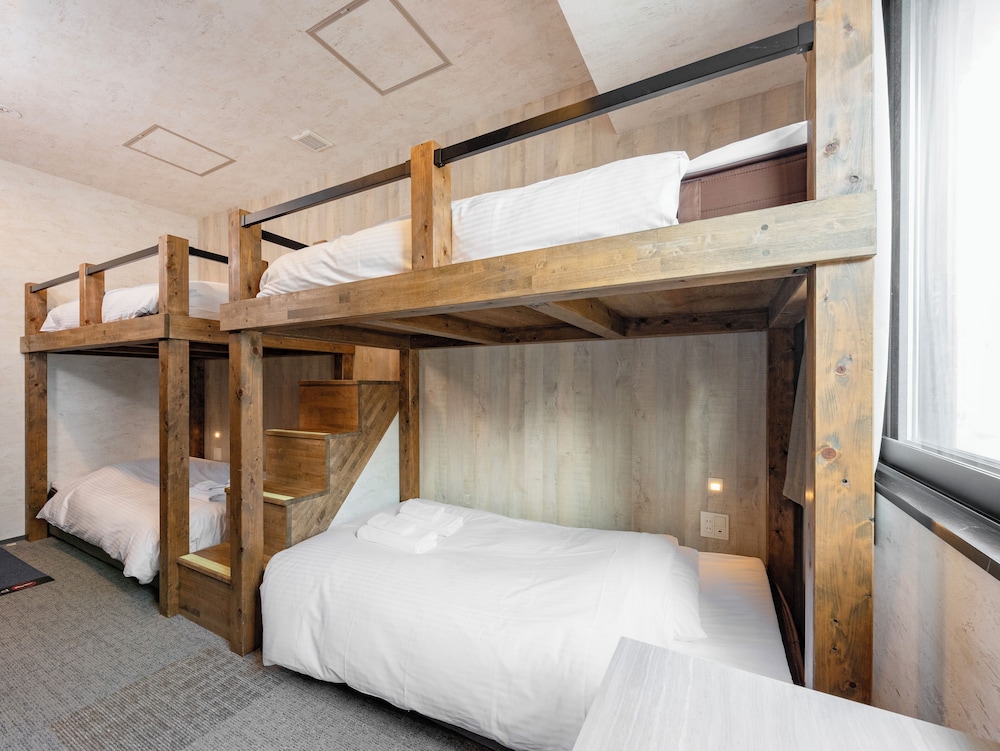 4 人部屋 | WELLSTAY 難波