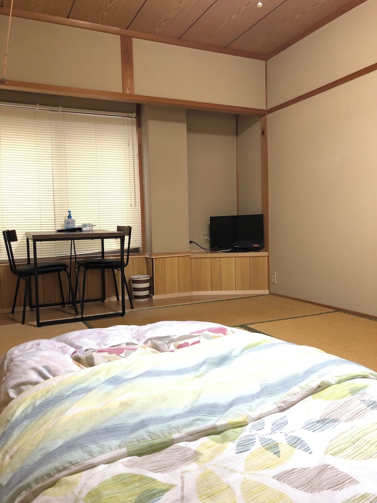 和室 6畳 客室1 | 民宿かわらび荘