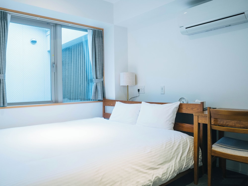 ベーシック ダブルルーム 共用バスルーム 客室2 | KéFU stay & lounge
