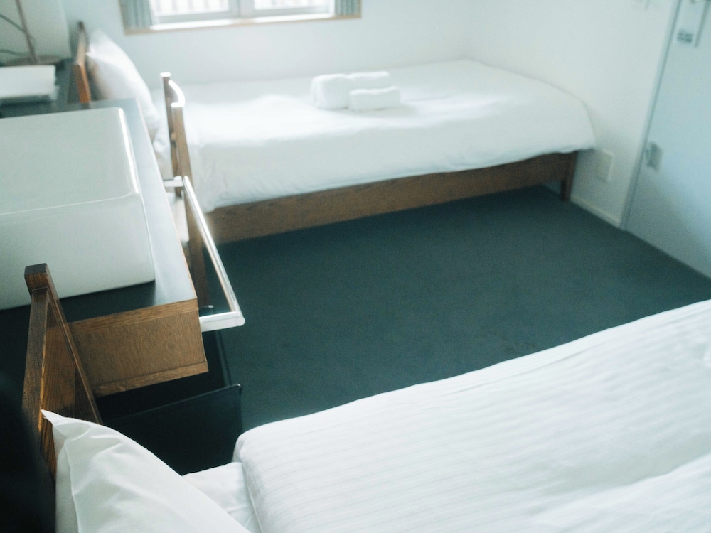 ベーシック ツインルーム 共用バスルーム 客室3 | KéFU stay & lounge