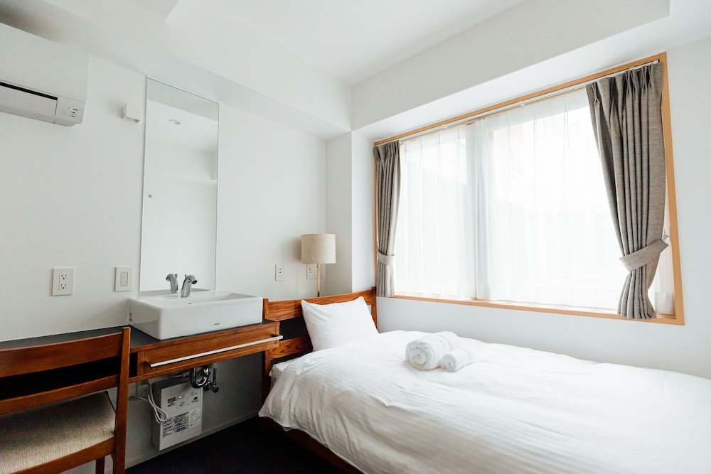 ベーシック ツインルーム 共用バスルーム 客室2 | KéFU stay & lounge