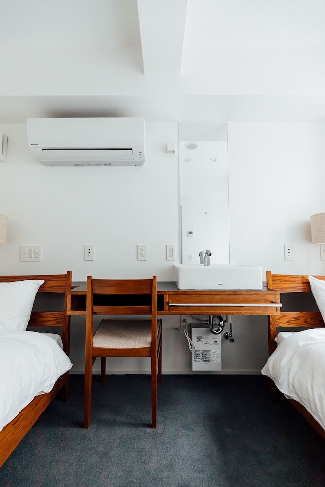 ベーシック ツインルーム 共用バスルーム 客室1 | KéFU stay & lounge