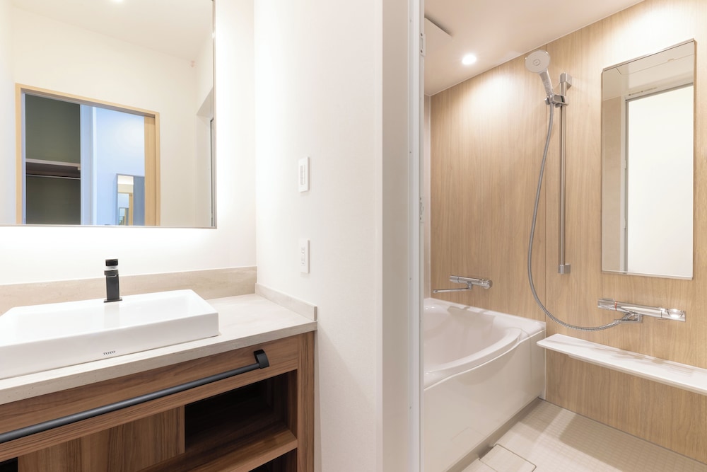 [フォレストビュー] スーペリアトリプル（バス付）禁煙 バスルーム0 | 亀の井ホテル 焼津