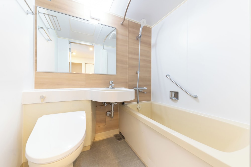 [オーシャンビュー] スタンダードフォース (バス付) 禁煙 バスルーム0 | 亀の井ホテル 焼津