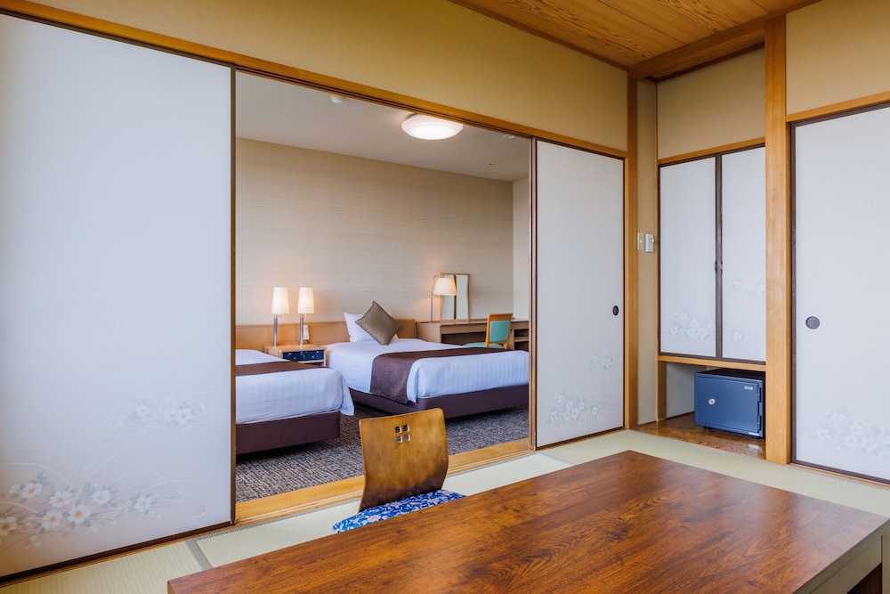 [オーシャンビュー] 和洋室 (バス付) 禁煙 客室1 | 亀の井ホテル 焼津