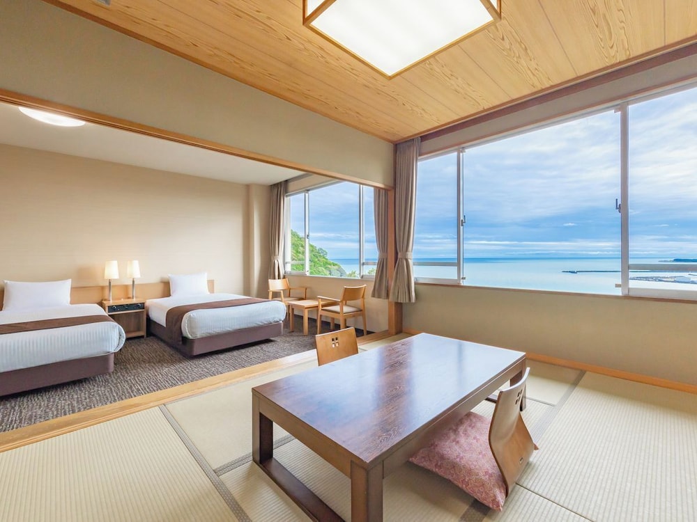 [オーシャンビュー] 和洋室 (バス付) 禁煙 | 亀の井ホテル 焼津