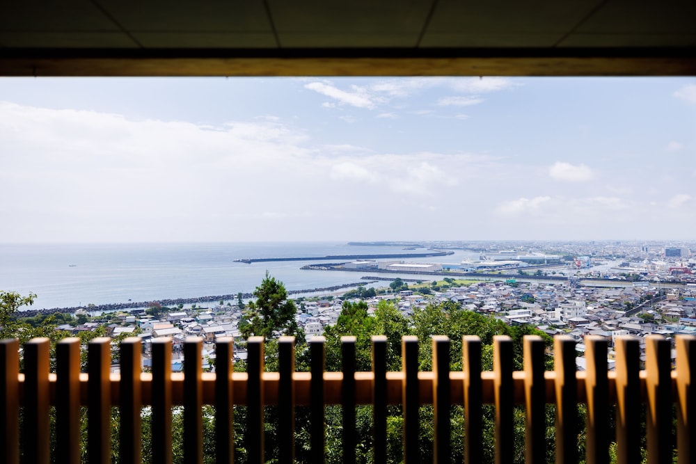 [オーシャンビュー] 露天風呂付き特別和洋室 禁煙 客室2 | 亀の井ホテル 焼津