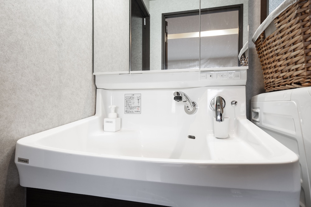 スタジオアパートメント 和洋室 バスルームのシンク0 | 宿坊 正伝寺