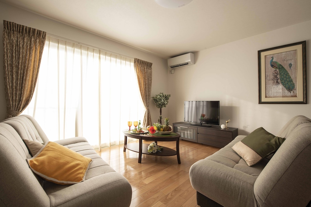 2ベッドルーム ヴィラ リビングルーム0 | 宮古島ヴィラ シャルル