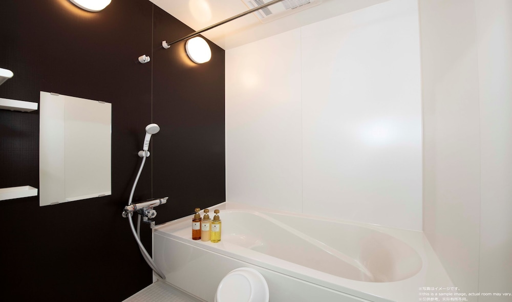 2ベッドルーム ヴィラ バスルーム1 | 宮古島ヴィラ シャルル