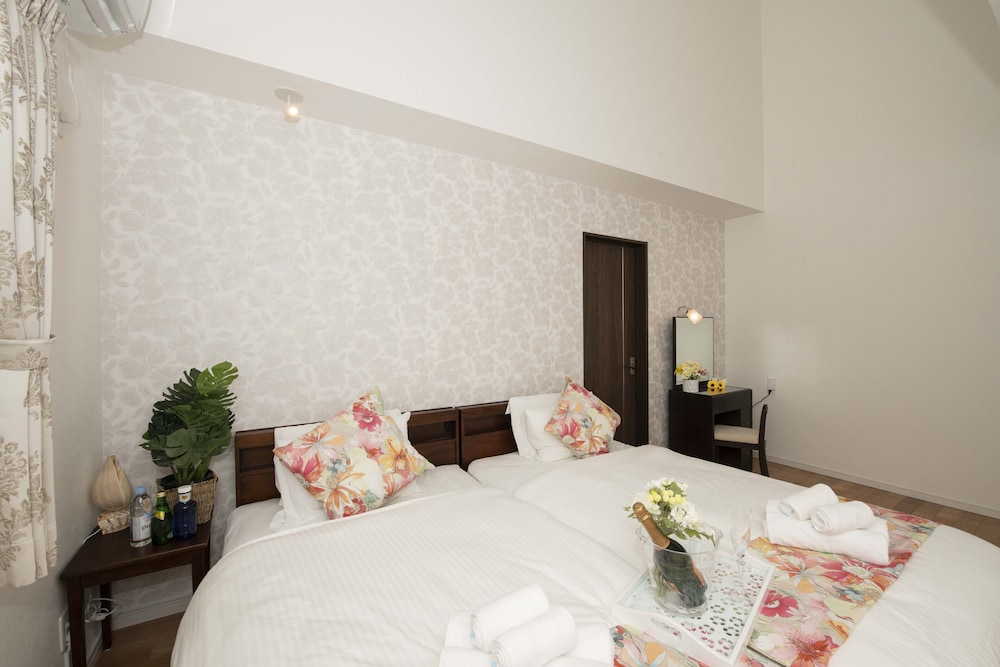 2ベッドルーム ヴィラ 客室1 | 宮古島ヴィラ シャルル