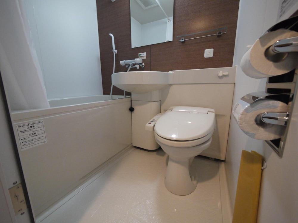 セミダブルルーム 禁煙 バスルーム1 | ホテルルートイン矢巾 - 岩手医大病院