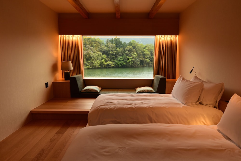 パラゴン 客室2 | 湖畔遊