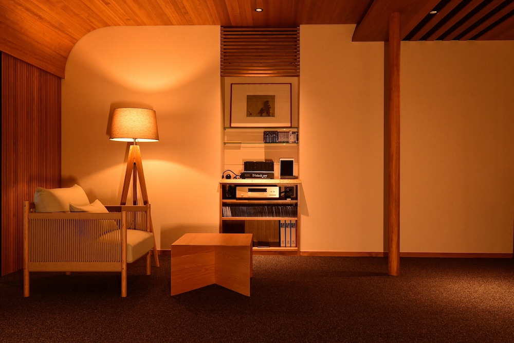 パラゴン リビング エリア2 | 湖畔遊