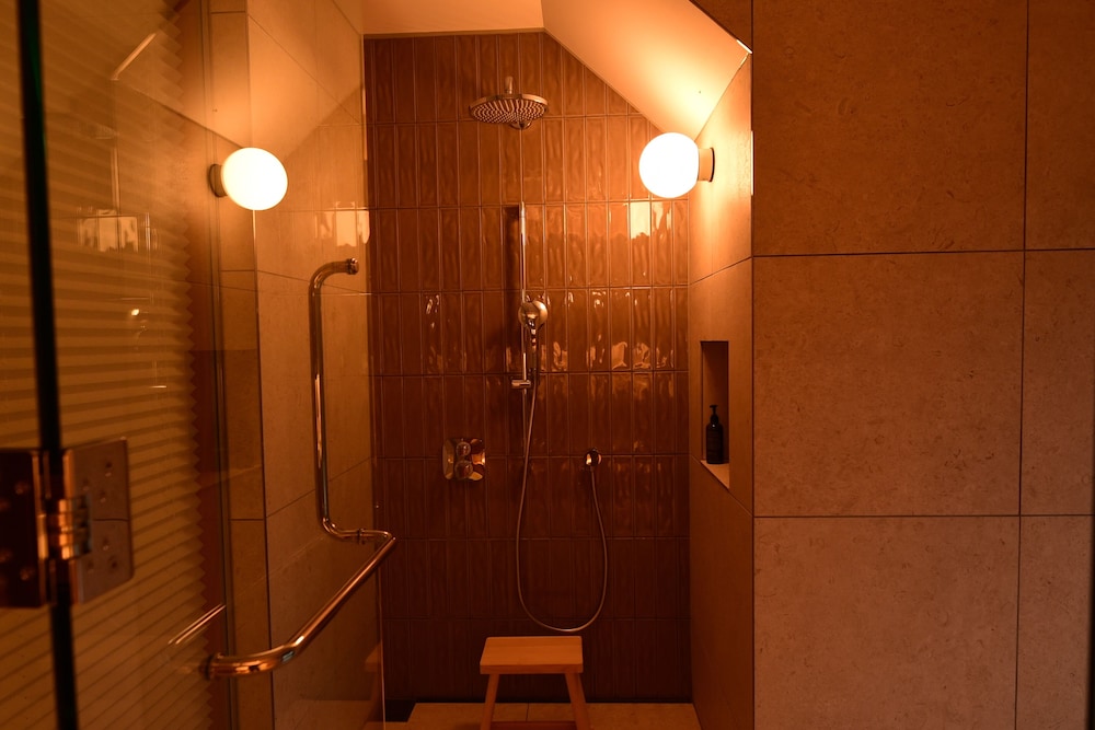 パラゴン バスルーム0 | 湖畔遊