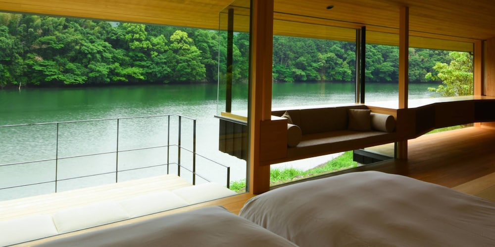 ウエスタン | 湖畔遊