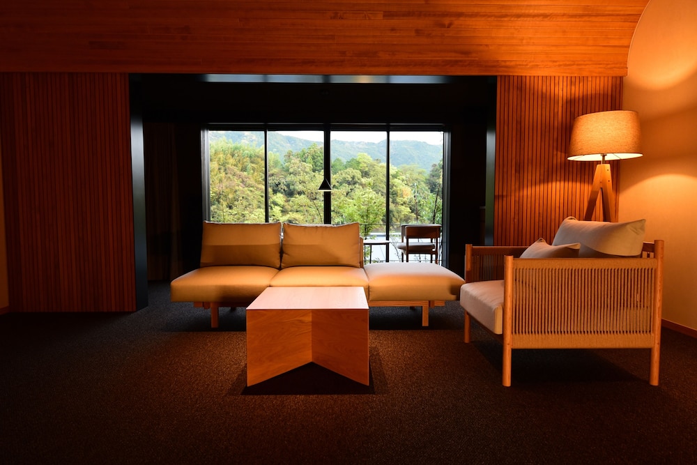 パラゴン リビング エリア1 | 湖畔遊