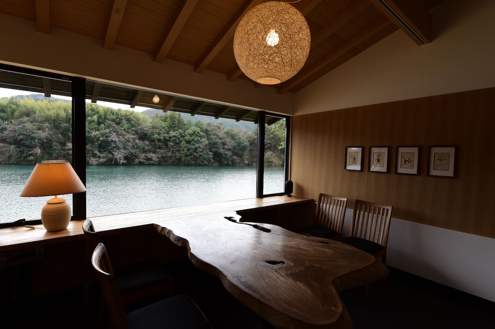 レストラン1 | 湖畔遊