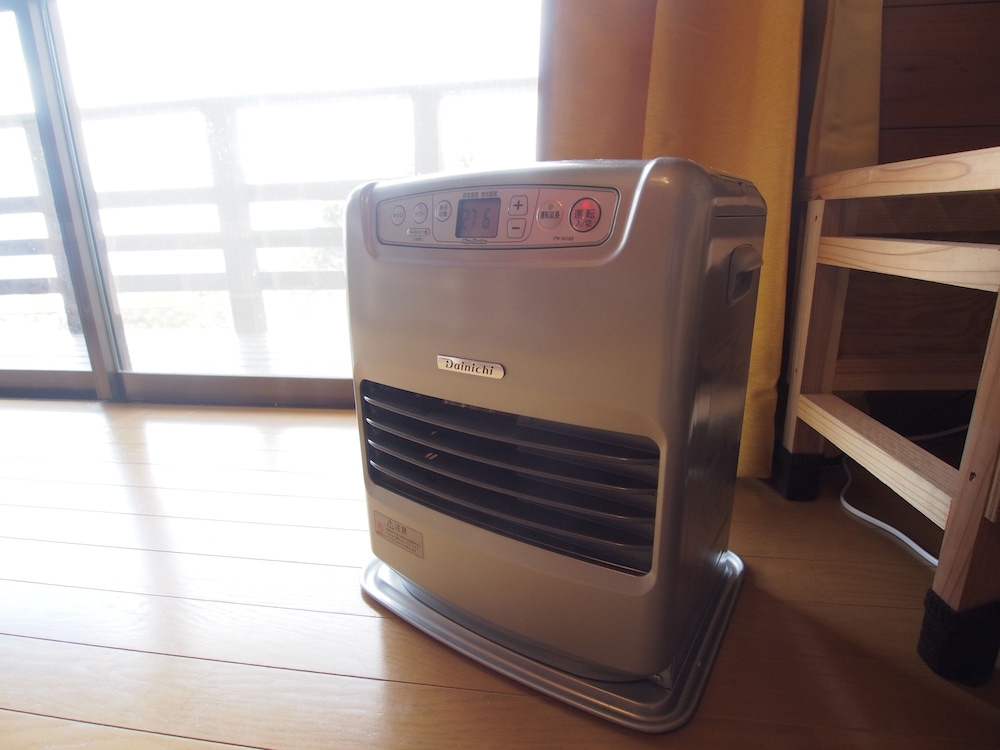 暖房1 | ATAMI COTTAGE 6 PEOPLE WITH FREE PARKING!