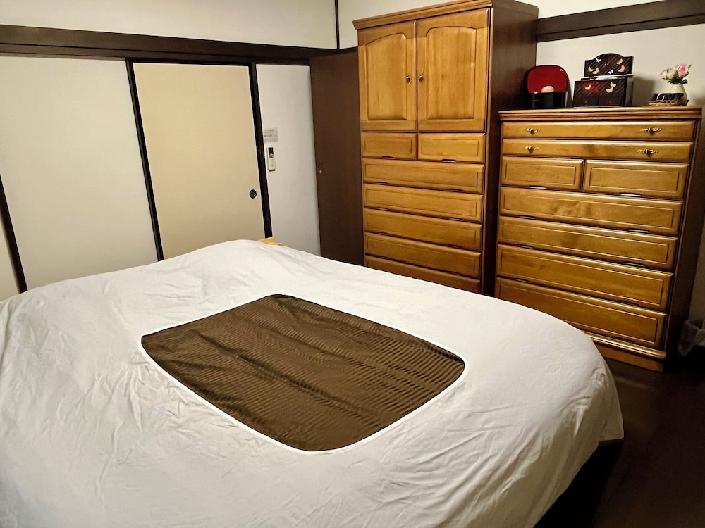 貸別荘「みつ葉邸」定員12名 客室8 | みつば邸