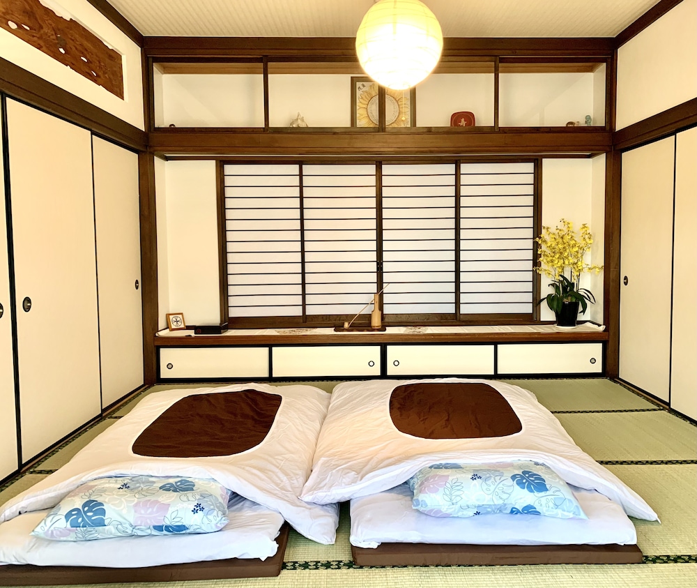 貸別荘「みつ葉邸」定員12名 客室2 | みつば邸