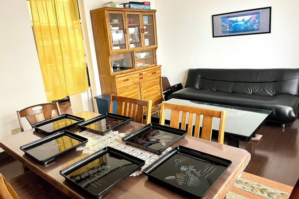 貸別荘「みつ葉邸」定員16名 禁煙 リビング エリア10 | みつば邸