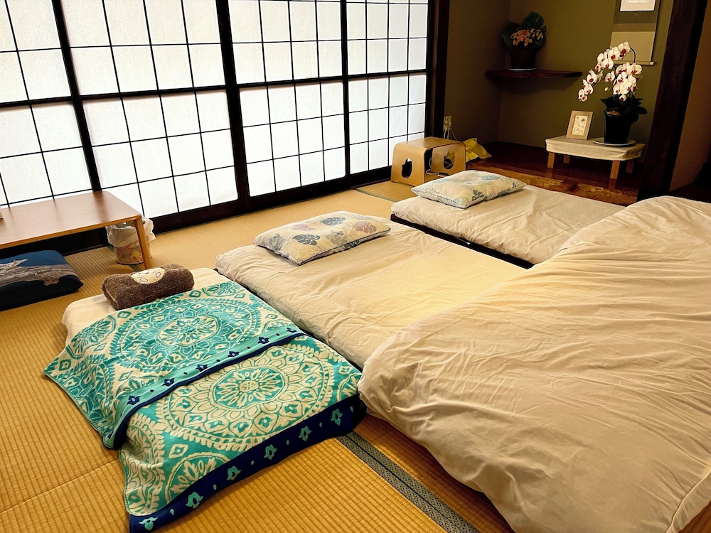 貸別荘「みつ葉邸」定員12名 客室21 | みつば邸