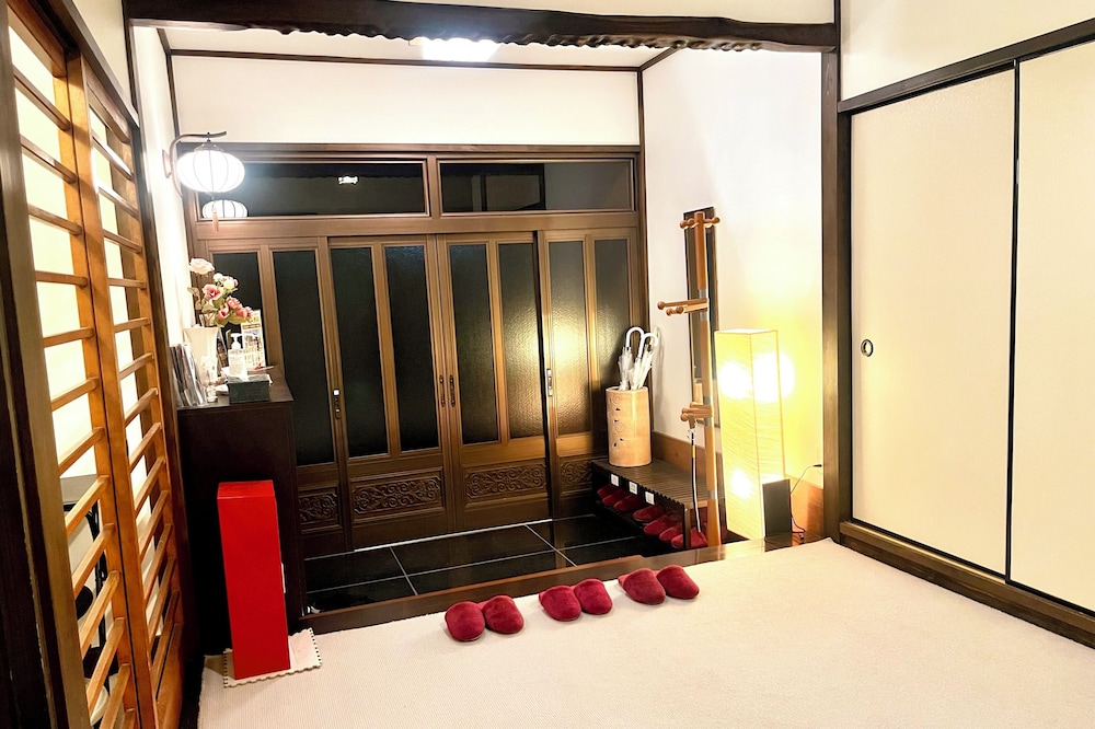 貸別荘「みつ葉邸」定員16名 禁煙 リビング エリア18 | みつば邸