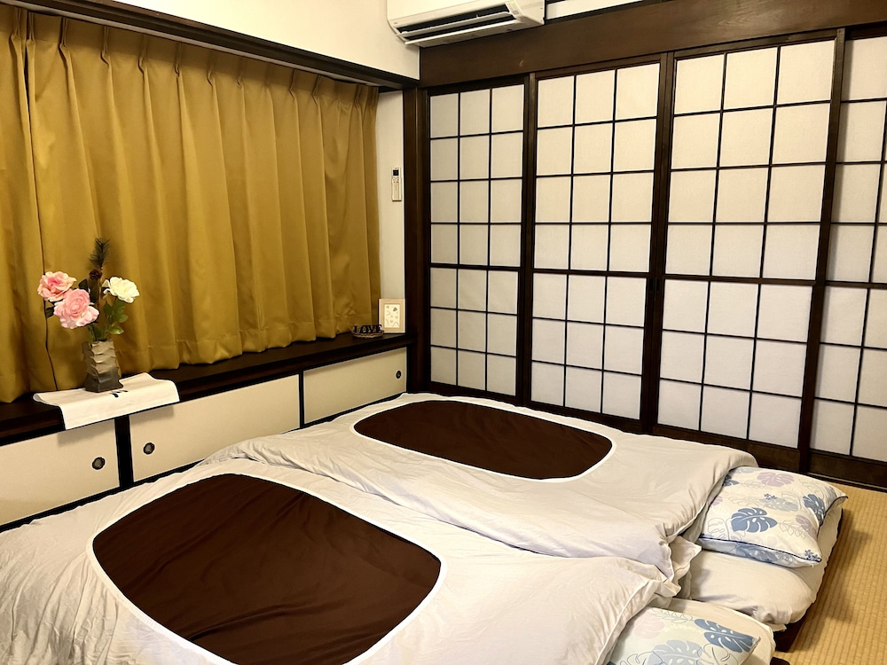 貸別荘「みつ葉邸」定員12名 客室1 | みつば邸