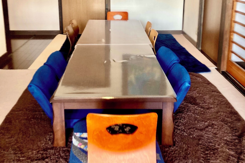 貸別荘「みつ葉邸」定員16名 禁煙 リビング エリア11 | みつば邸