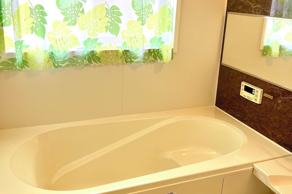 貸別荘「みつ葉邸」定員16名 禁煙 バスルーム1 | みつば邸